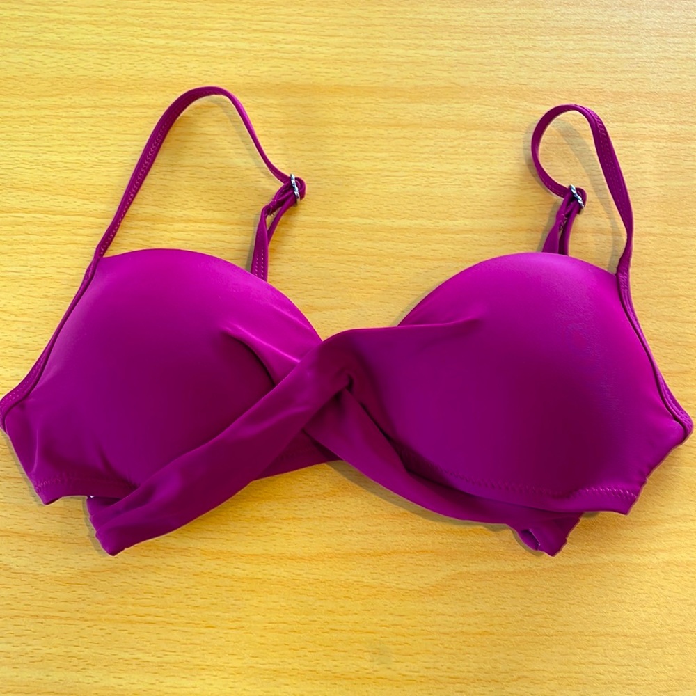 Girls swim suit top. Cupshe. Size small. Fushia color. Never been worn.